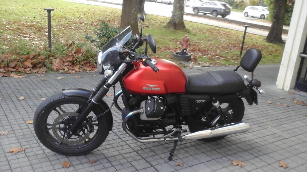 Moto Guzzi V7 II Stone (2015 - 17) (2)