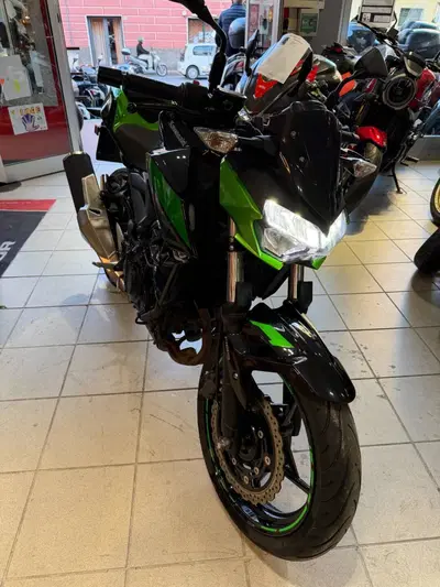 Kawasaki Z 400 (2023) usata