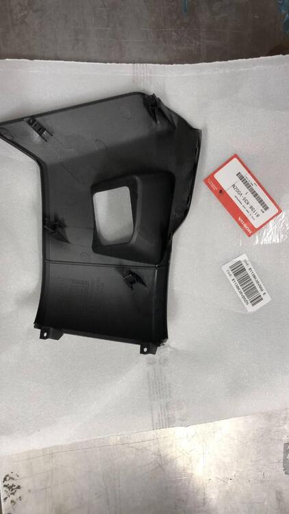 Coperchio int. dx Honda PCX 125/150 81138K35V00ZN (2)