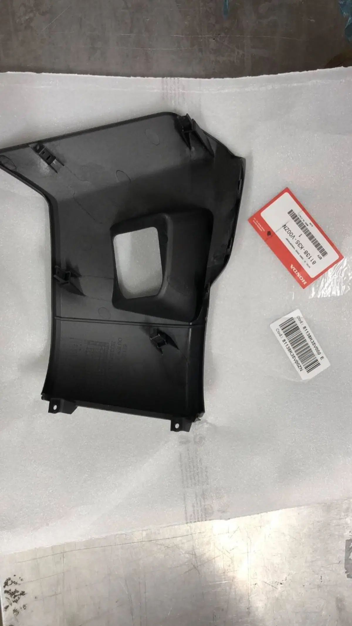 Coperchio int. dx Honda PCX 125/150 81138K35V00ZN (2)