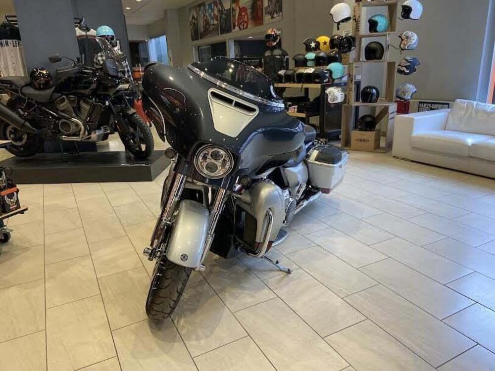 Harley-Davidson 117 Street Glide (2018 - 20) - FLHXSE (2)