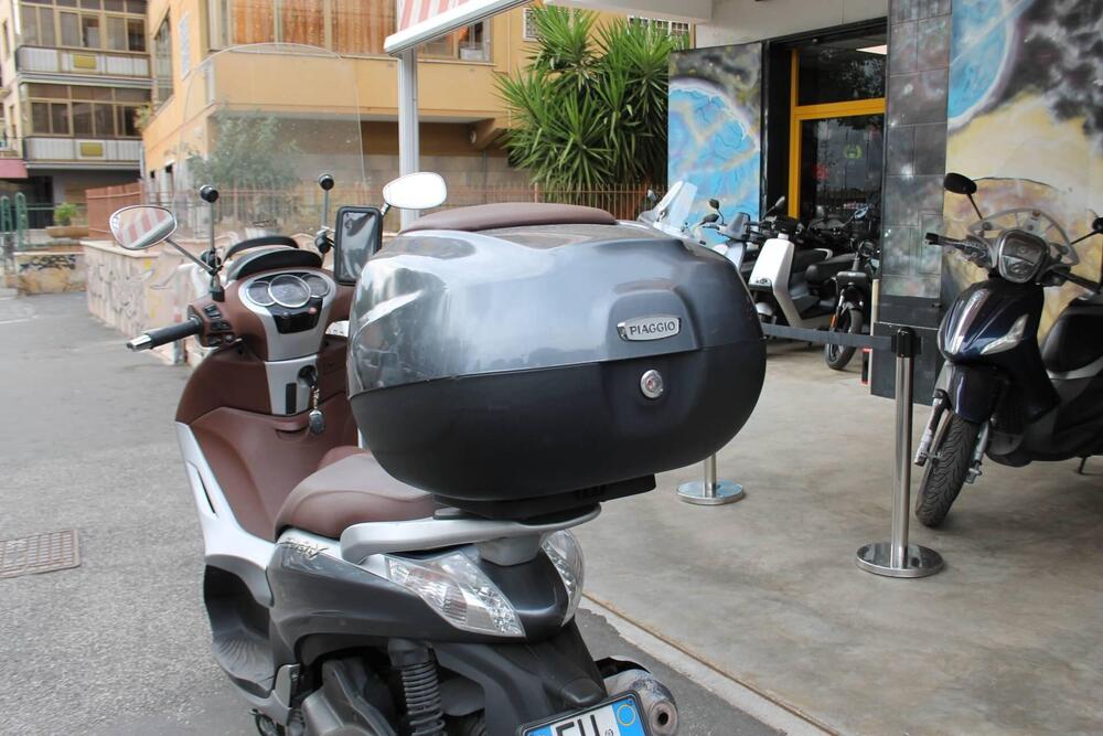 Piaggio Beverly 300 i.e. ABS-ASR (2016 - 20) (2)