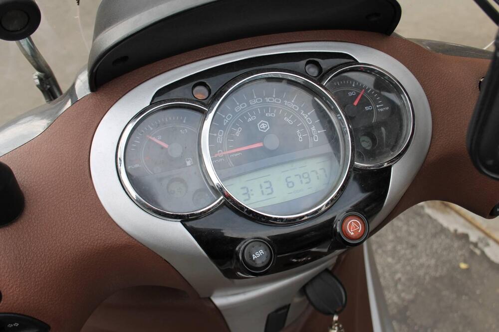 Piaggio Beverly 300 i.e. ABS-ASR (2016 - 20) (3)