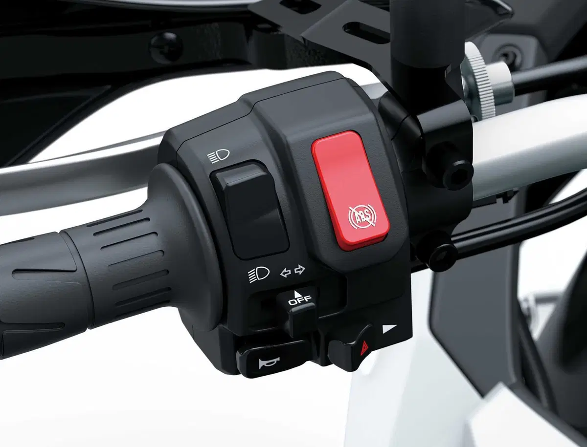 Nuova KLE500: Kawasaki riporta in vita la leggenda pronta per ogni terreno [VIDEO e GALLERY] (10)