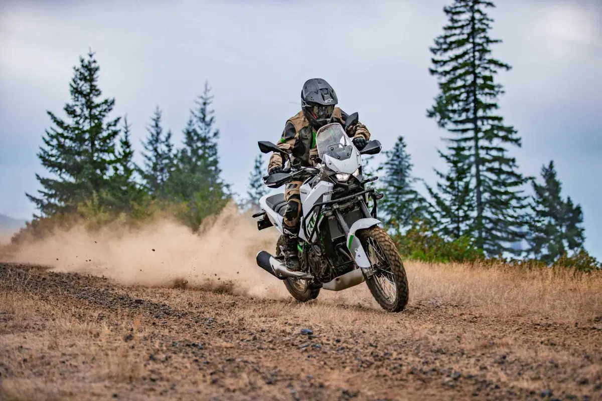 Nuova KLE500: Kawasaki riporta in vita la leggenda pronta per ogni terreno [VIDEO e GALLERY] (40)