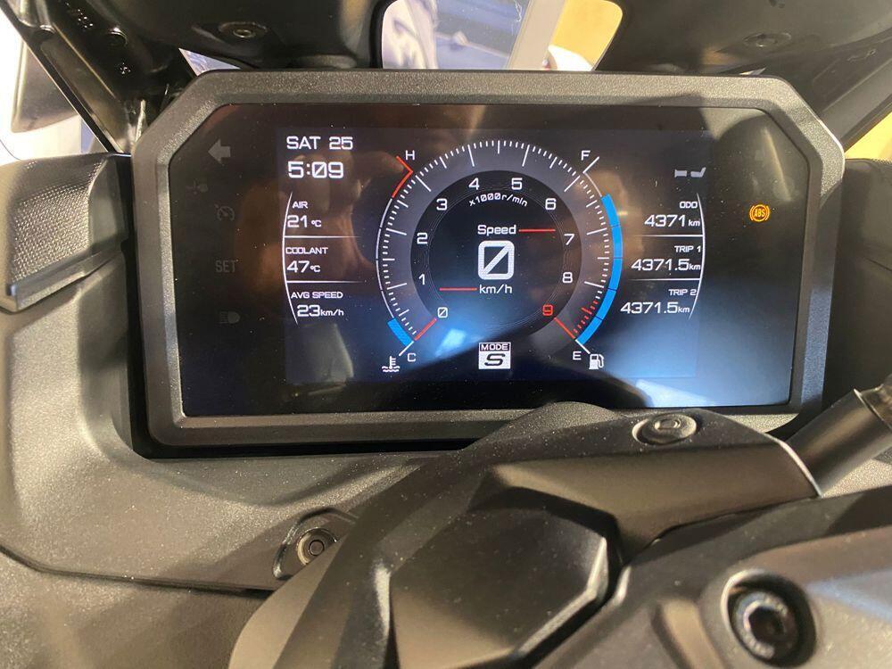 Yamaha T-Max 560 (2022 - 24) (4)