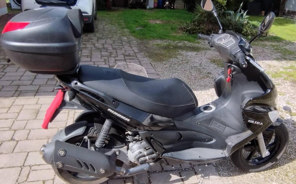 Gilera Runner 200 ST (3)