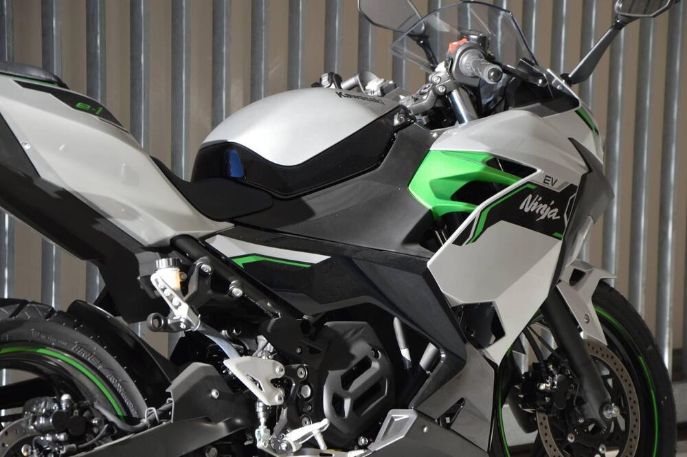 Kawasaki Ninja e-1 (2024 - 25) (4)