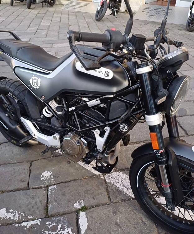 Husqvarna Svartpilen 125 (2021 - 23) (3)
