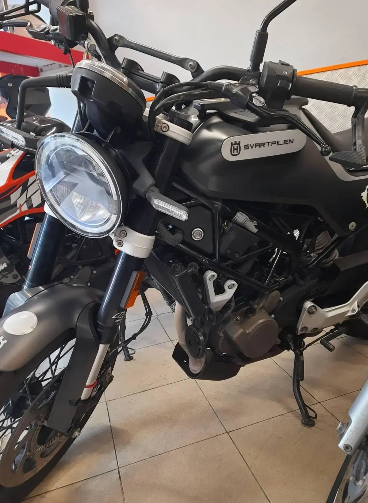 Husqvarna Svartpilen 125 (2021 - 23) (8)