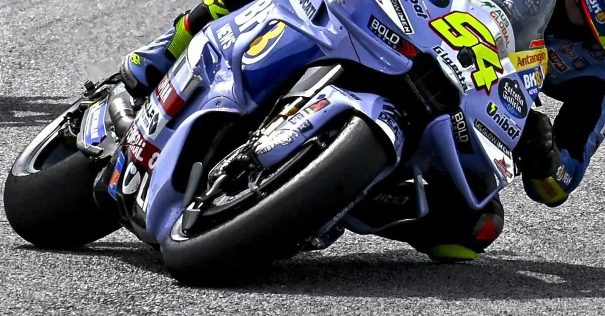 MotoGP 2025. GP della Malesia. Fermin Aldeguer penalizzato per pressione gomme irregolare: sul podio della Sprint sale Acosta