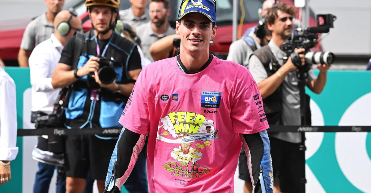 MotoGP 2025. GP della Malesia. Fermin Aldeguer, rookie dell'anno (con maglietta bellissima!): "Sono troppo giovane per i Green Day!"