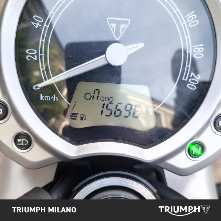 Triumph Street Twin 900 (2016) (5)