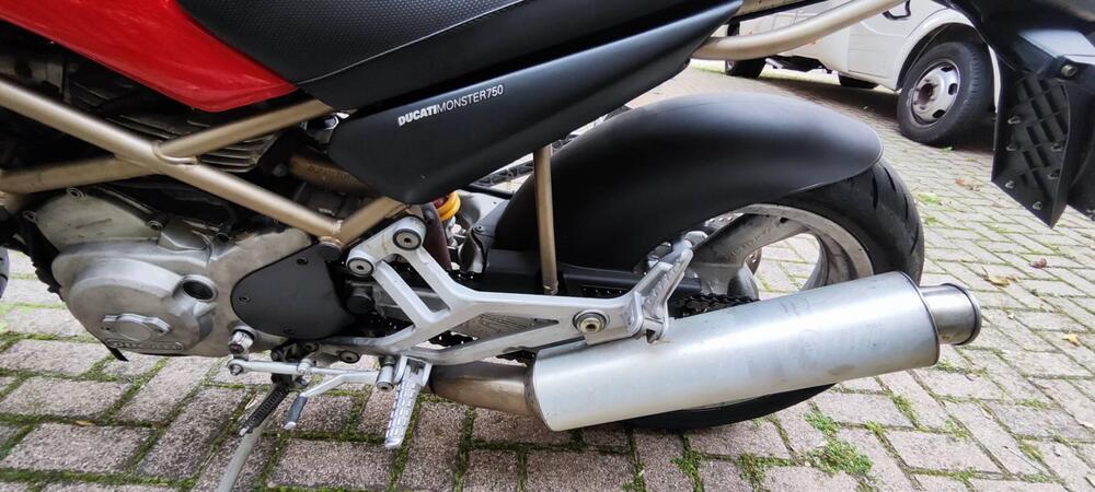 Ducati Monster 750 (2)