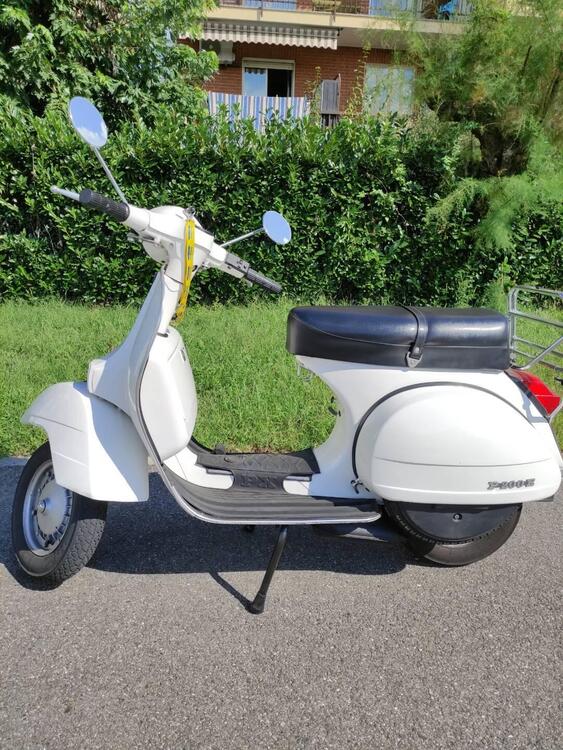 Piaggio Vespa P200E (2)