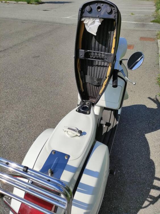 Piaggio Vespa P200E (3)