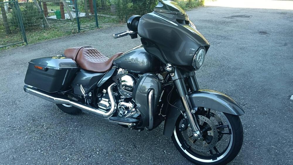 Harley-Davidson 1690 Street Glide Special (2014 - 16) - FLHX (3)