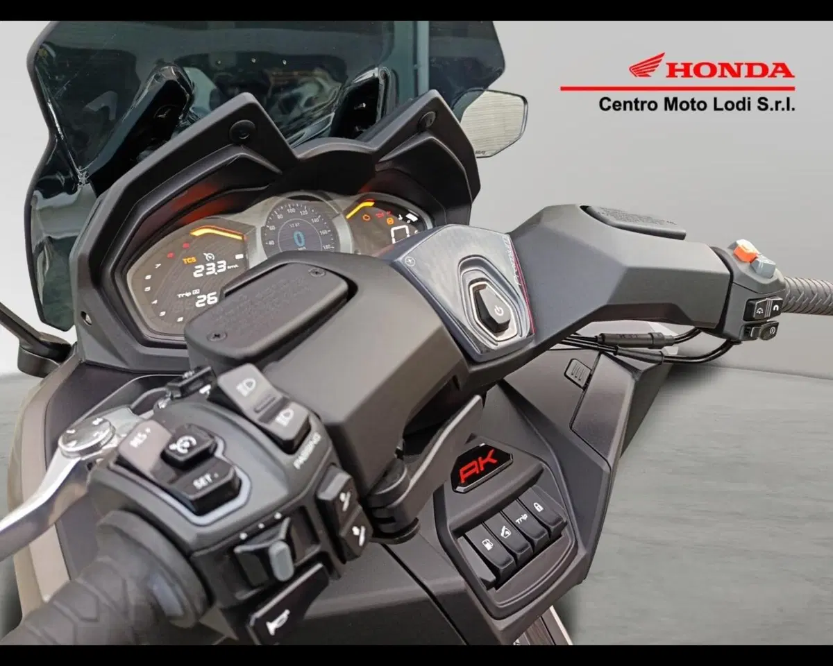 Kymco AK 550 Premium (2023 - 25) (9)