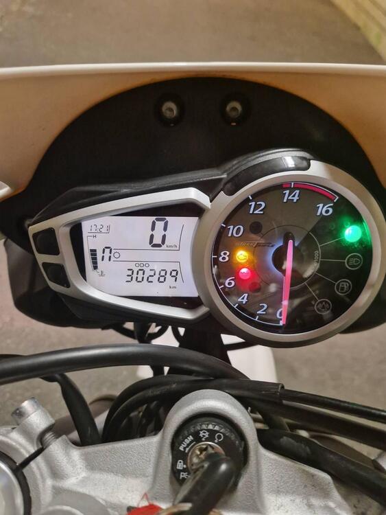 Triumph Street Triple R (2009 - 12) (5)