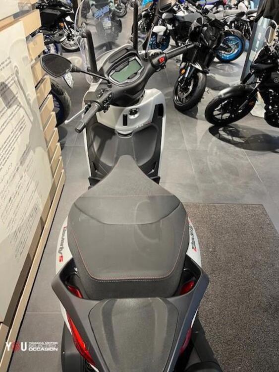 Piaggio Beverly 300 Hpe (2021) (3)