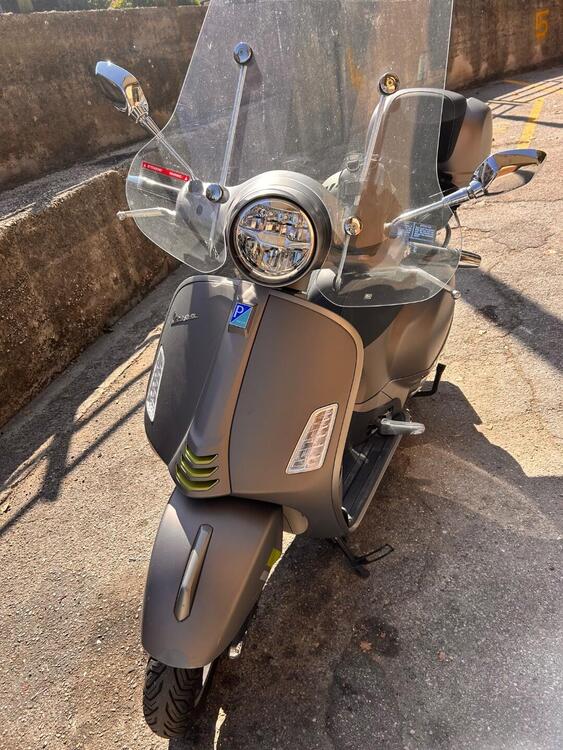 Vespa GTS 300 Super Tech (2023 - 24) (2)