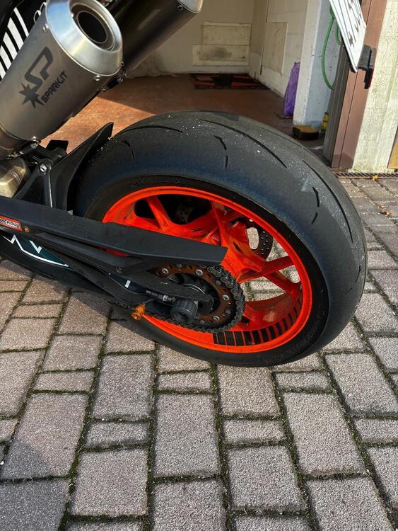 KTM 890 Duke R (2021) (2)