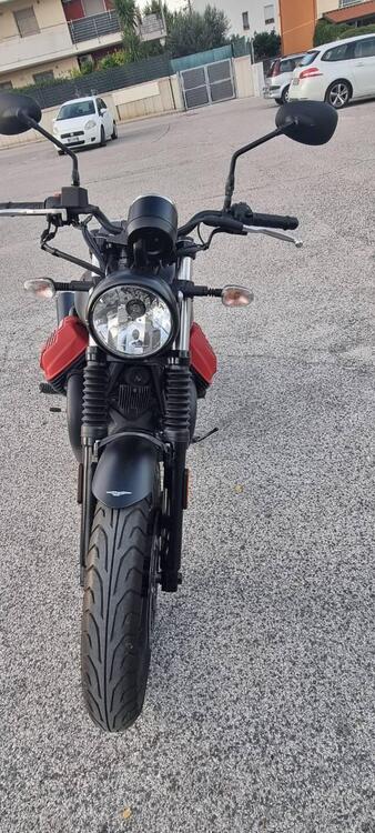 Moto Guzzi V7 III Stone (2017 - 20) (2)
