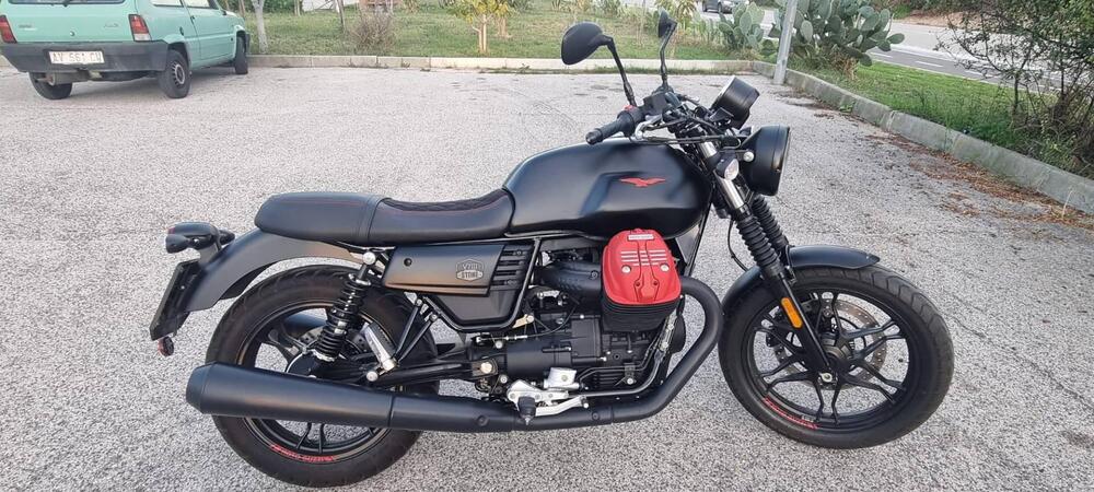 Moto Guzzi V7 III Stone (2017 - 20)