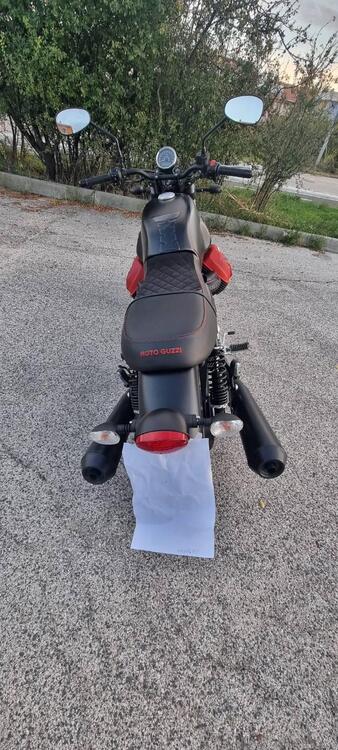 Moto Guzzi V7 III Stone (2017 - 20) (4)