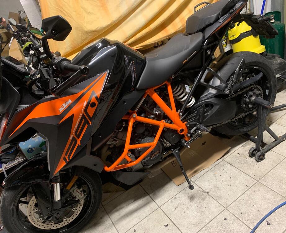 KTM 1290 Super Duke GT (2021) (4)