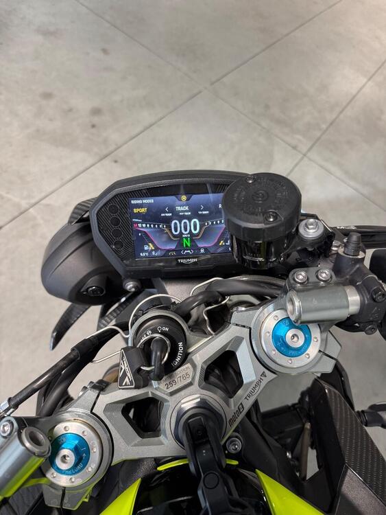 Triumph Street Triple 765 Moto2 Edition (2023 - 24) (4)