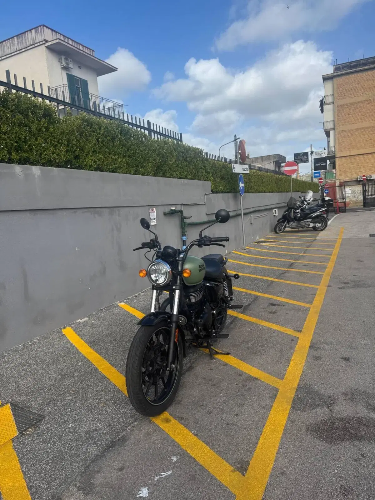 Royal Enfield Meteor 350 (2021 - 26) (3)
