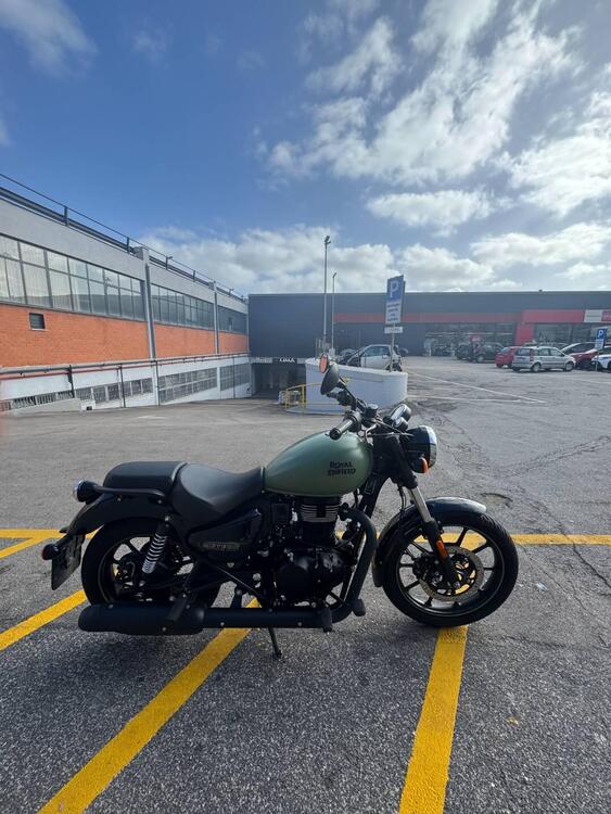 Royal Enfield Meteor 350 Fireball (2021 - 25) (2)