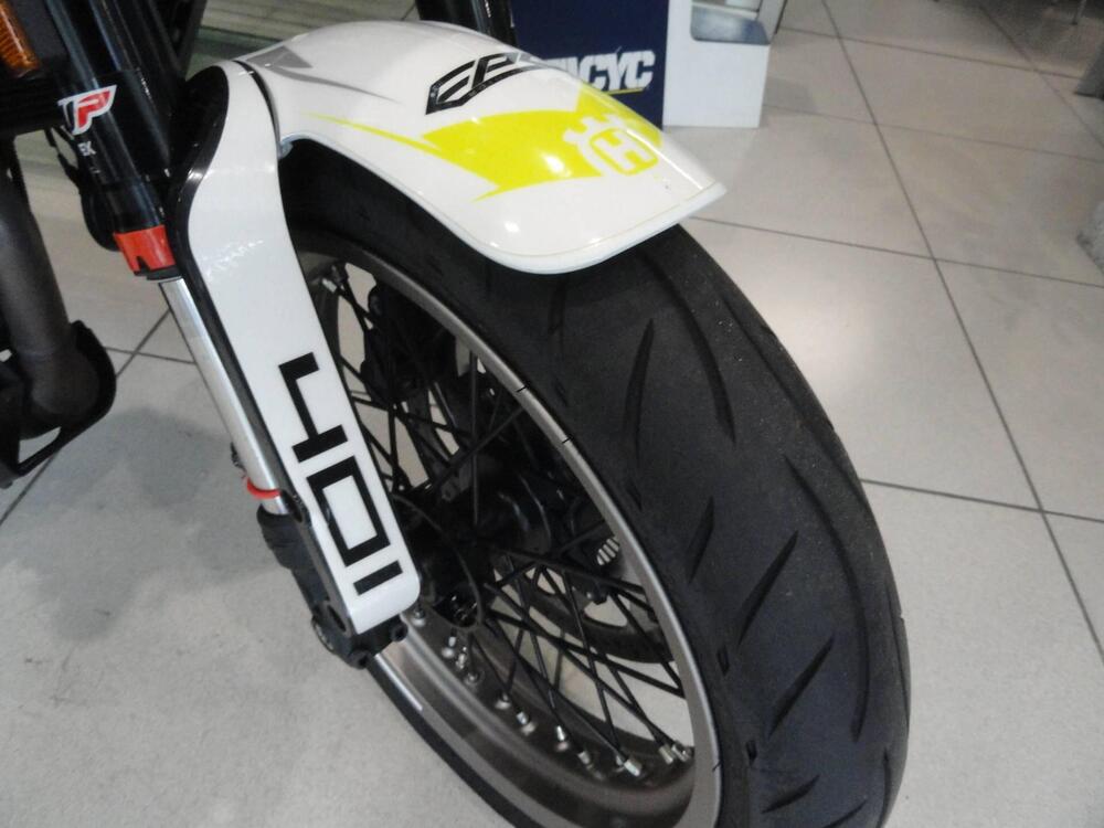 Husqvarna Vitpilen 401 (2021 - 23) (4)