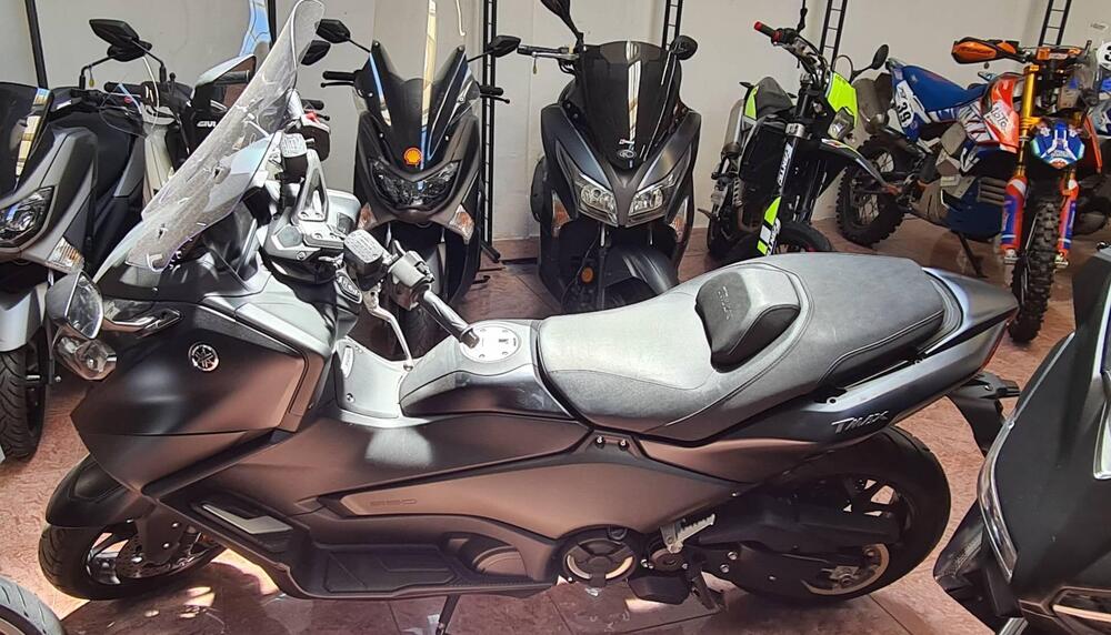 Yamaha T-Max 560 (2022 - 24) (4)