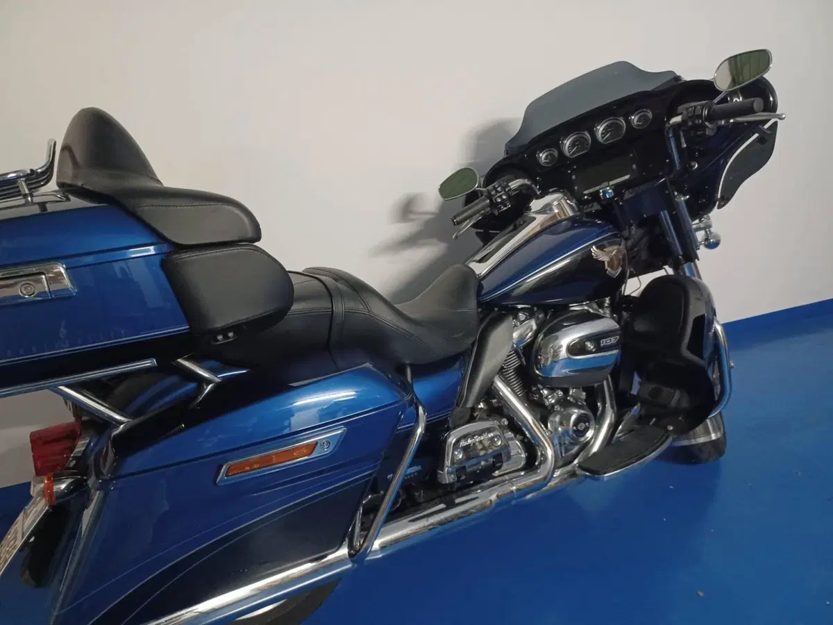 Harley-Davidson 107 Electra Glide Ultra Limited (2017 - 18) - FLHTK (3)