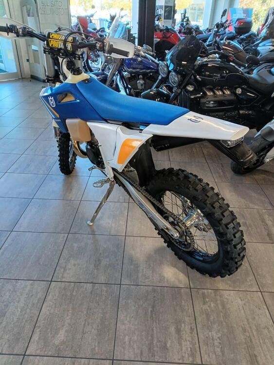 Husqvarna TE 300 Heritage (2025) (3)