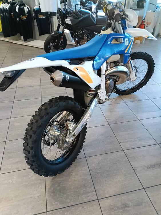 Husqvarna TE 300 Heritage (2025) (4)