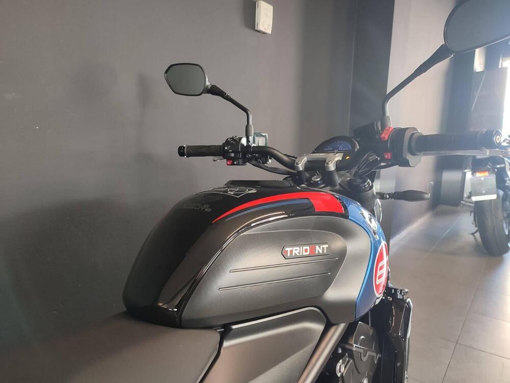 Triumph Trident 660 Triple Tribute Edition (2025) (5)