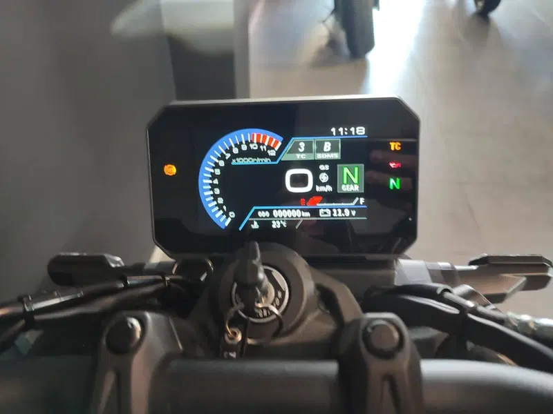 Suzuki GSX-8S (2025 - 26) (4)