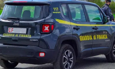 Maxi operazione della Finanza: sequestrati 15 mila caschi contraffatti (e non omologati!) prodotti in Cina e spacciati per Made in Italy