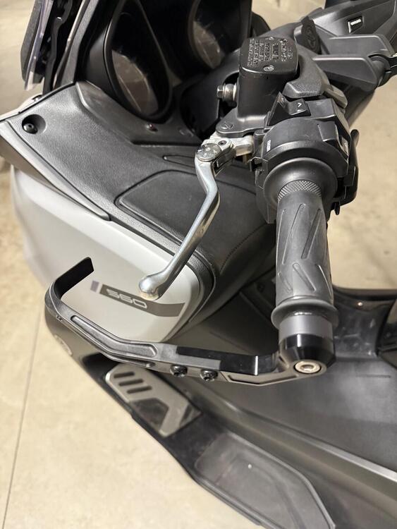 Yamaha T-Max 560 Tech Max (2021) (5)