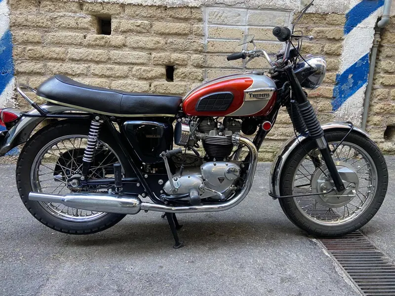 Triumph Bonneville (2)