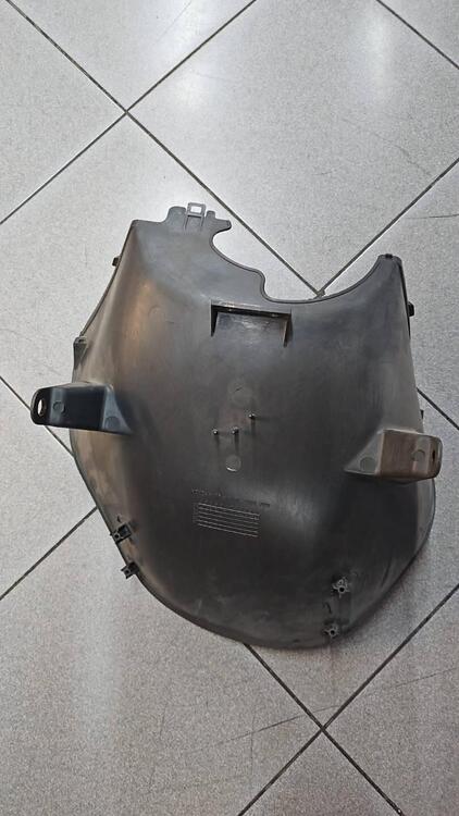 61101GAV700ZA Parafango interno BALI Honda (2)