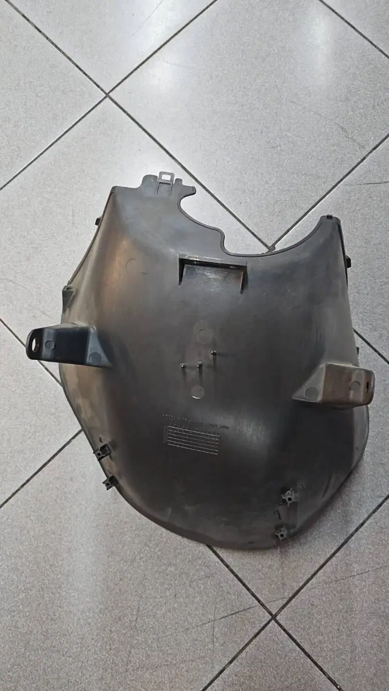 61101GAV700ZA Parafango interno BALI Honda (2)
