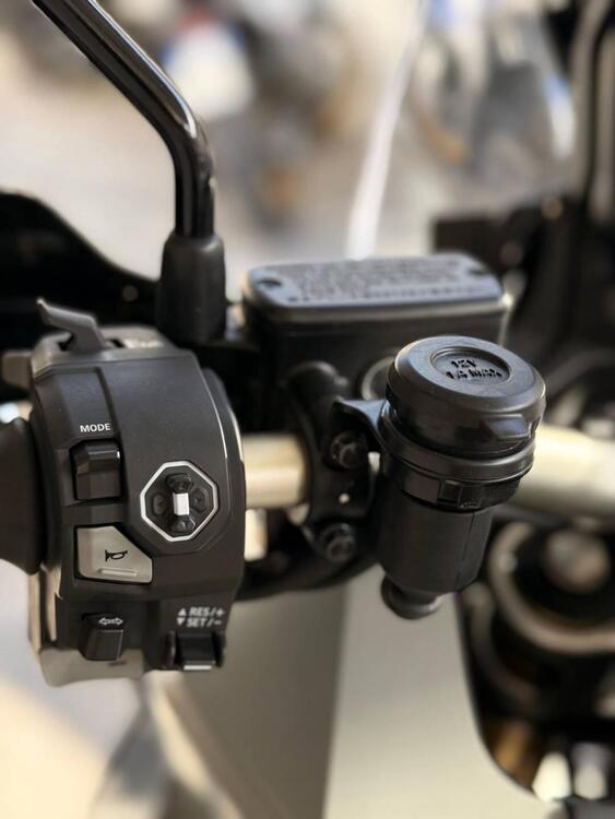 Honda X-ADV 750 Travel (2025) (3)