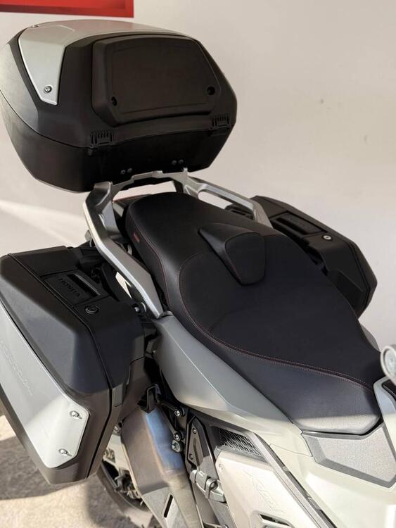 Honda X-ADV 750 Travel (2025) (4)