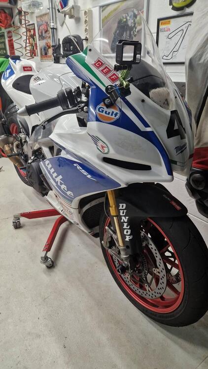 Aprilia RSV4 RF (2017 - 19) (2)