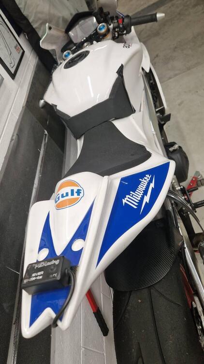 Aprilia RSV4 RF (2017 - 19) (4)