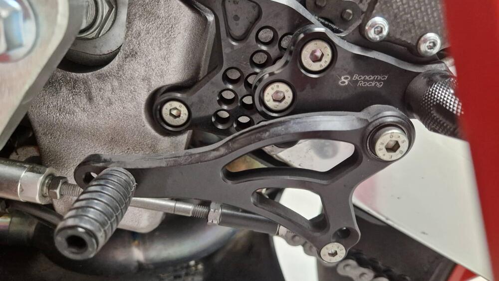 Aprilia RSV4 RF (2017 - 19) (5)